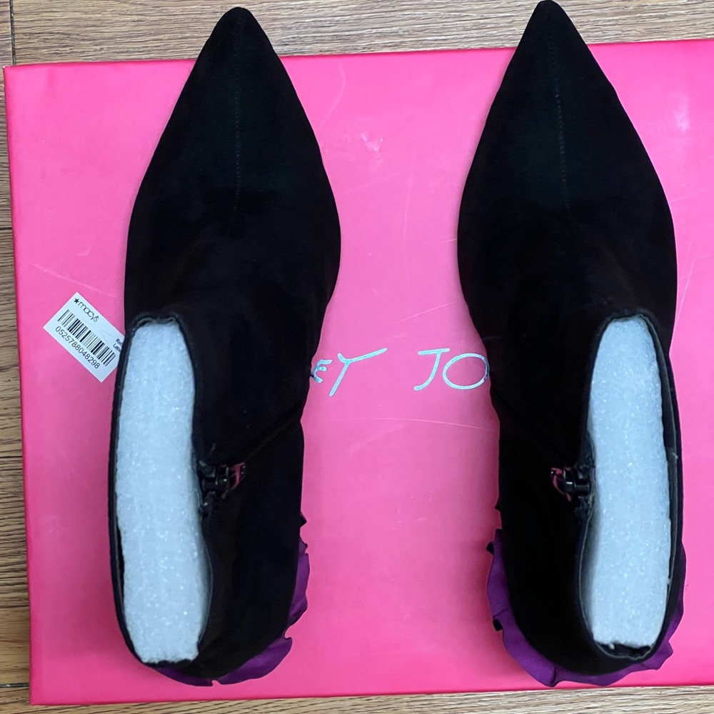 Betsey Johnson toma black bootie